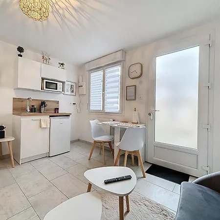 Le Jardin Des Plantes Et F2 Au Calmes, Terrasse, Stationnement Gratuit Apartment