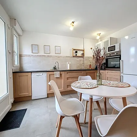 Apartment Le Jardin Des Plantes Et F2 Au Calmes, Terrasse, Stationnement Gratuit *