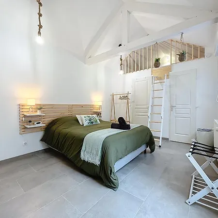 Apartment Le Jardin Des Plantes Et F2 Au Calmes, Terrasse, Stationnement Gratuit