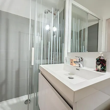 Le Jardin Des Plantes Et F2 Au Calmes, Terrasse, Stationnement Gratuit Apartment Rouen