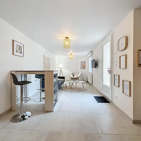 Le Jardin Des Plantes Et F2 Au Calmes, Terrasse, Stationnement Gratuit Rouen