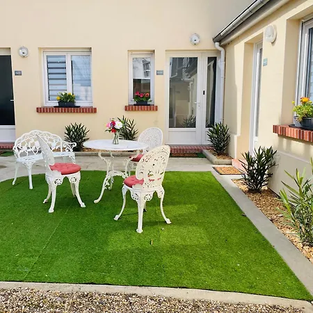 Le Jardin Des Plantes Et F2 Au Calmes, Terrasse, Stationnement Gratuit Apartment *