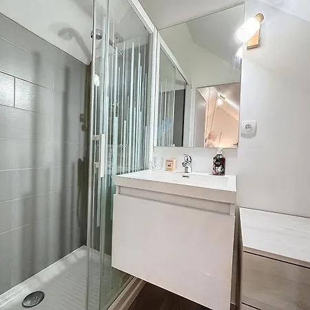 Apartment Le Jardin Des Plantes Et F2 Au Calmes, Terrasse, Stationnement Gratuit *