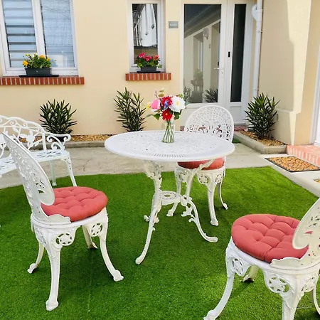 Le Jardin Des Plantes Et F2 Au Calmes, Terrasse, Stationnement Gratuit *