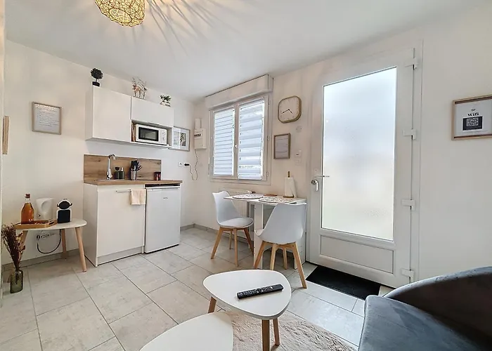 Le Jardin Des Plantes Et F2 Au Calmes, Terrasse, Stationnement Gratuit Appartamento