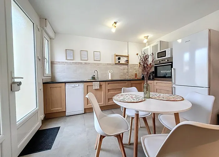 Appartement Le Jardin Des Plantes Et F2 Au Calmes, Terrasse, Stationnement Gratuit *