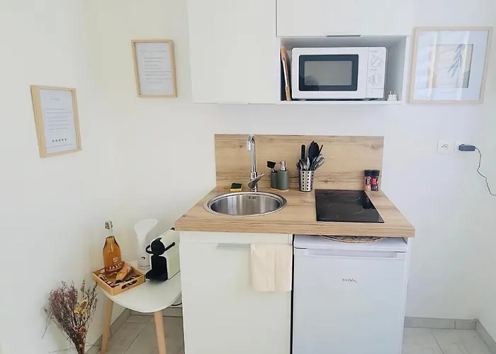 Le Jardin Des Plantes Et F2 Au Calmes, Terrasse, Stationnement Gratuit *