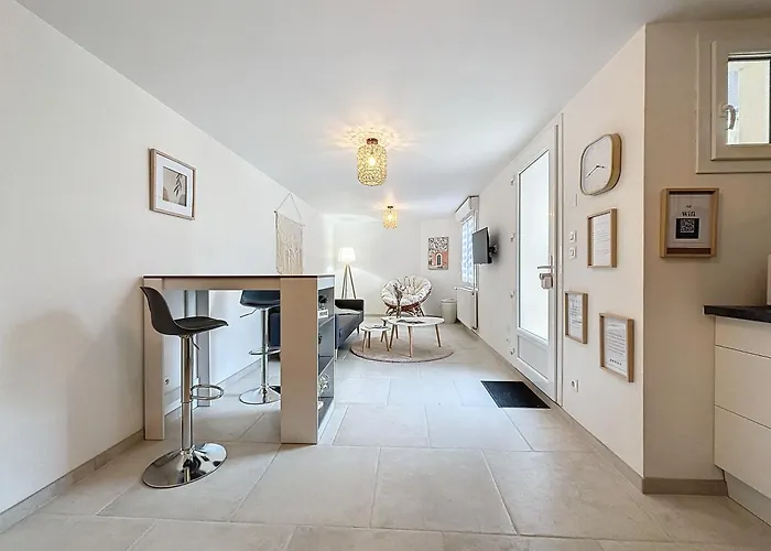 Le Jardin Des Plantes Et F2 Au Calmes, Terrasse, Stationnement Gratuit Rouen