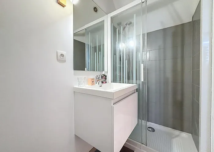 Le Jardin Des Plantes Et F2 Au Calmes, Terrasse, Stationnement Gratuit Rouen