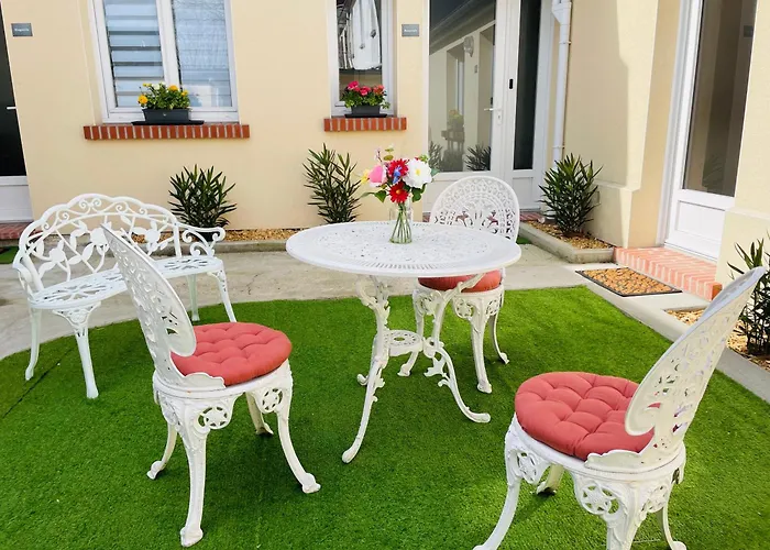 Le Jardin Des Plantes Et F2 Au Calmes, Terrasse, Stationnement Gratuit *