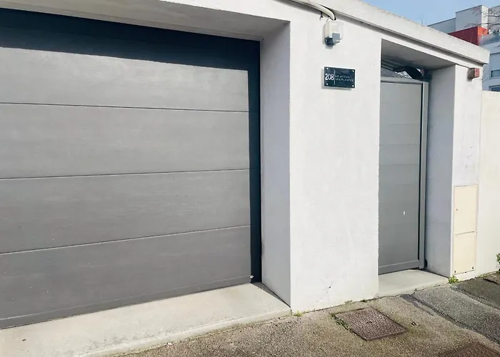 Le Jardin Des Plantes Et F2 Au Calmes, Terrasse, Stationnement Gratuit Rouen